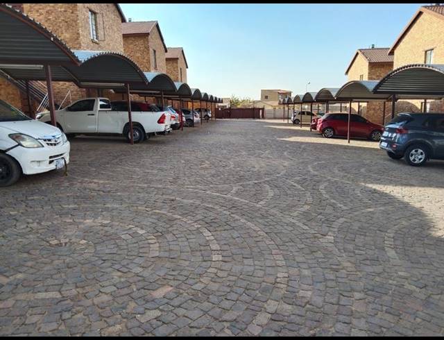 2 BEDROOM TOWNHOUSE FOR SALE IN OLIEVENHOUTBOSCH